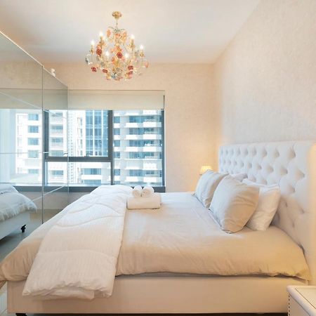 Fountain View Luxury: Downtown Dubai Apartment with Burj Khalifa Vista Exterior photo