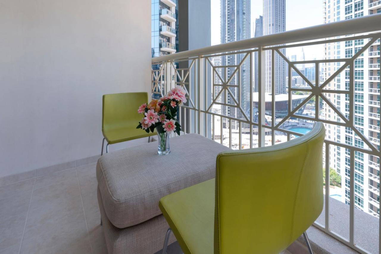Fountain View Luxury: Downtown Dubai Apartment with Burj Khalifa Vista Exterior photo