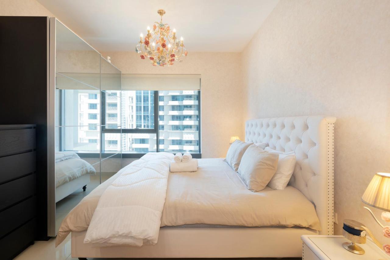 Fountain View Luxury: Downtown Dubai Apartment with Burj Khalifa Vista Exterior photo