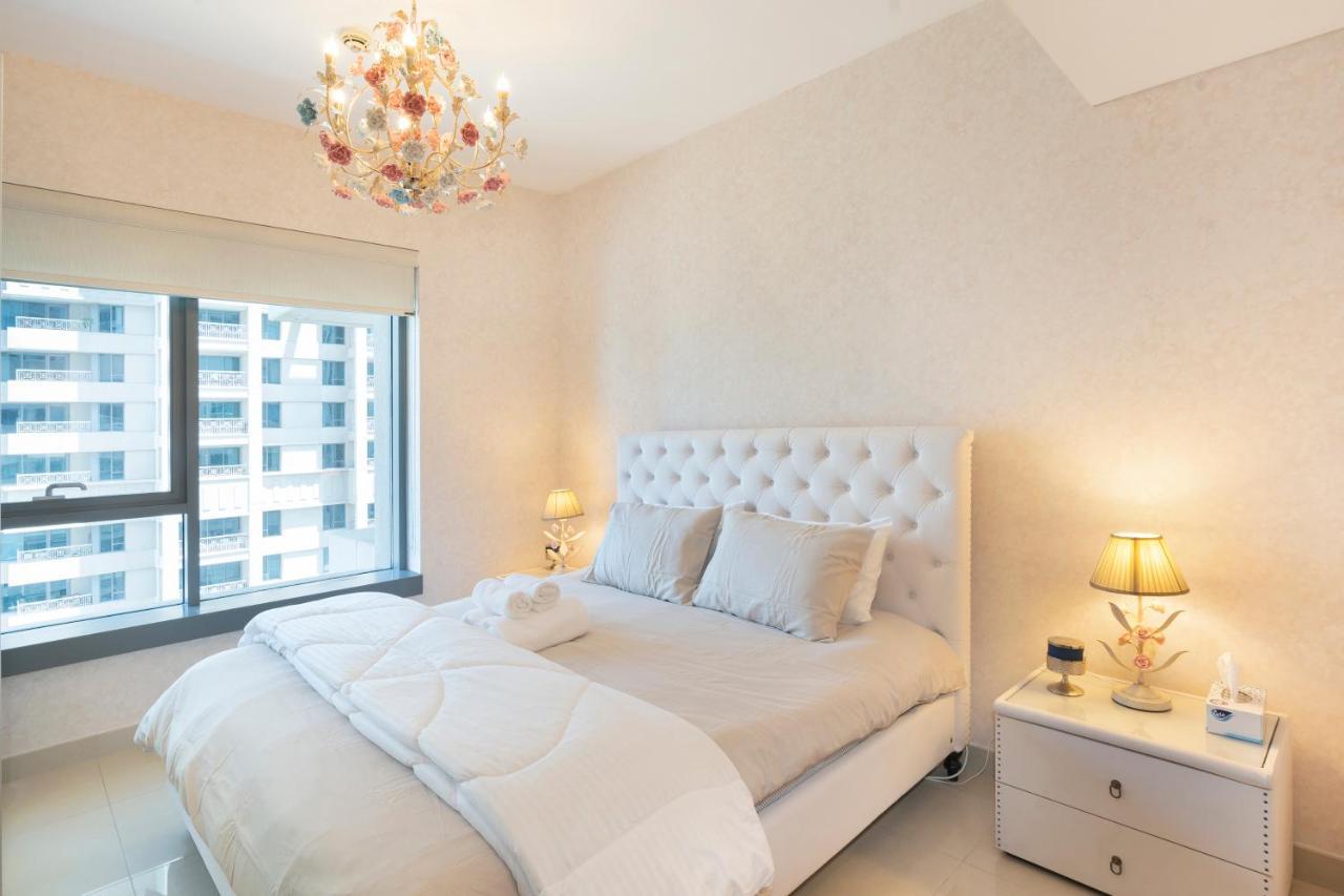 Fountain View Luxury: Downtown Dubai Apartment with Burj Khalifa Vista Exterior photo