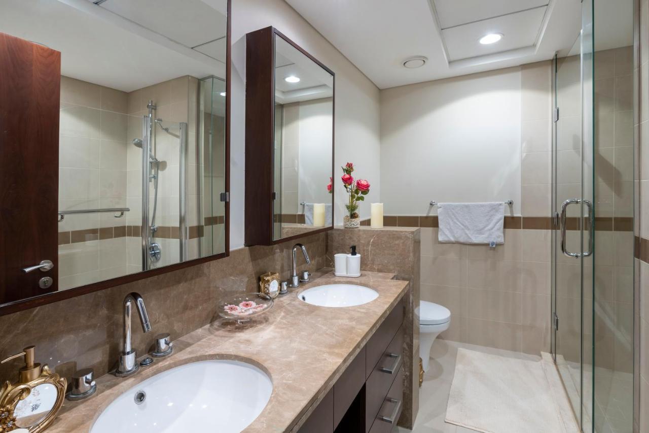 Fountain View Luxury: Downtown Dubai Apartment with Burj Khalifa Vista Exterior photo