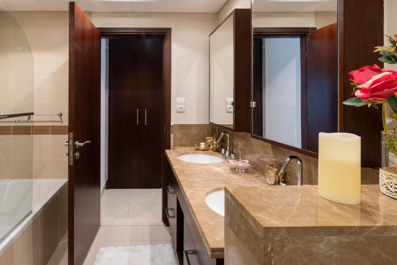Fountain View Luxury: Downtown Dubai Apartment with Burj Khalifa Vista Exterior photo