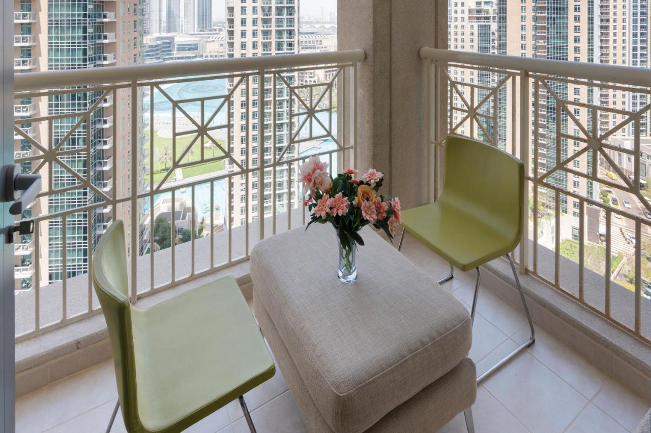 Fountain View Luxury: Downtown Dubai Apartment with Burj Khalifa Vista Exterior photo