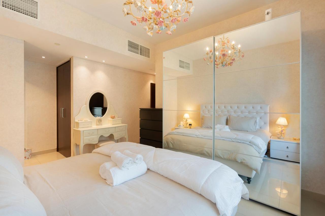 Fountain View Luxury: Downtown Dubai Apartment with Burj Khalifa Vista Exterior photo