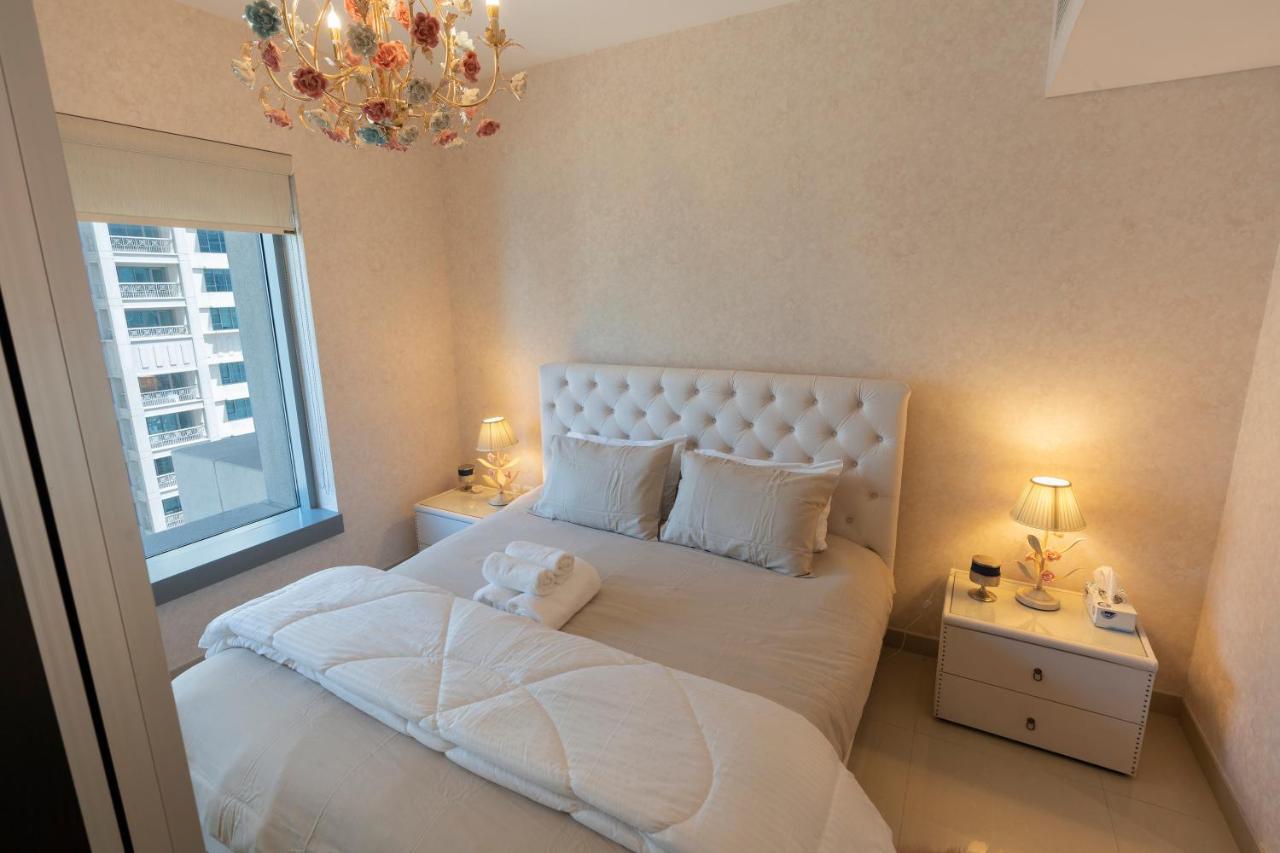 Fountain View Luxury: Downtown Dubai Apartment with Burj Khalifa Vista Exterior photo