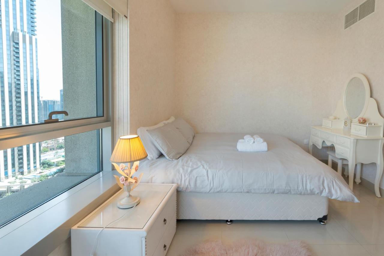 Fountain View Luxury: Downtown Dubai Apartment with Burj Khalifa Vista Exterior photo